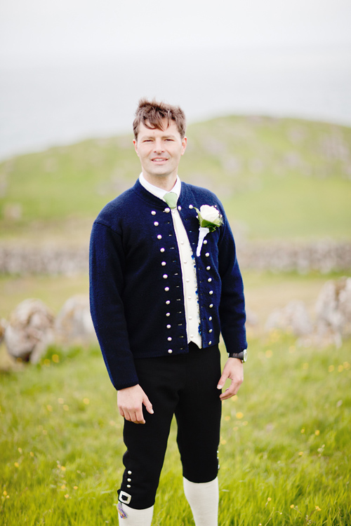 Traditionellt folkklädd brudgum, Färöarna, Torshavn