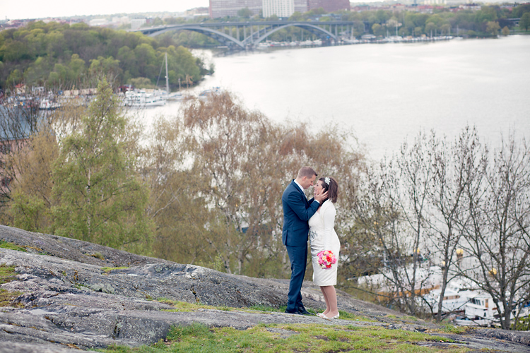 brudpar fotograferat av bröllopsfotograf Jessica Lund i Stockholm