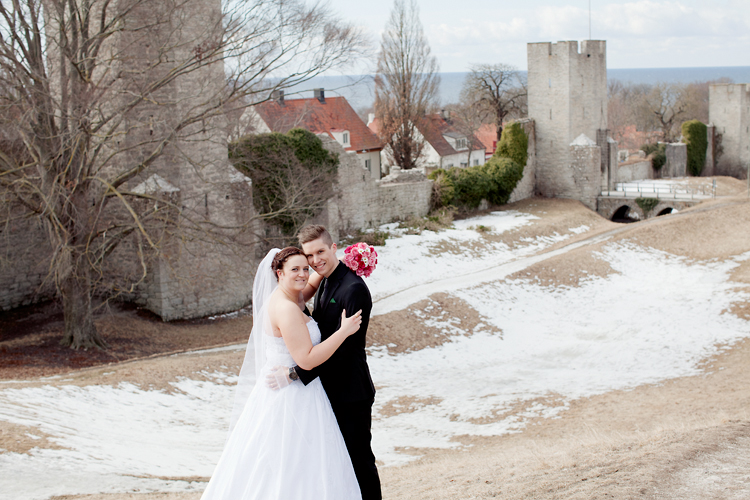 brudpar fotograferat i Visby, Gotland