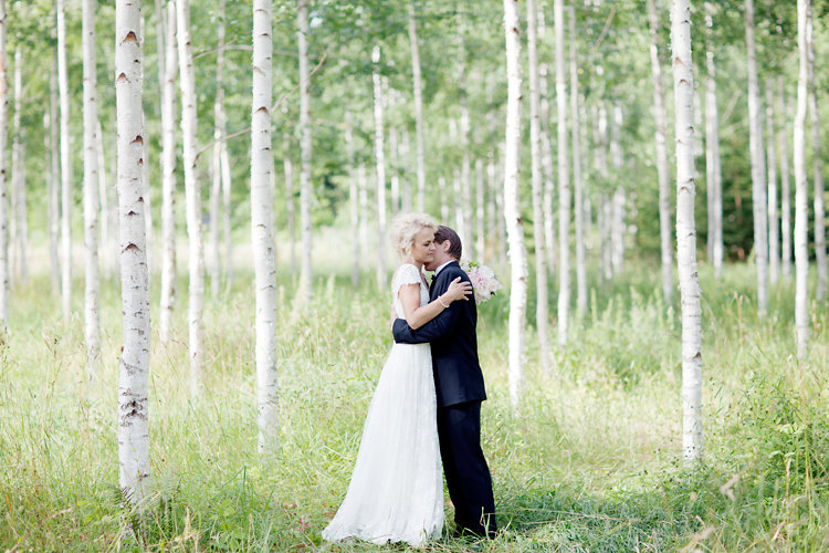 Bröllopsfotografering i björkskog