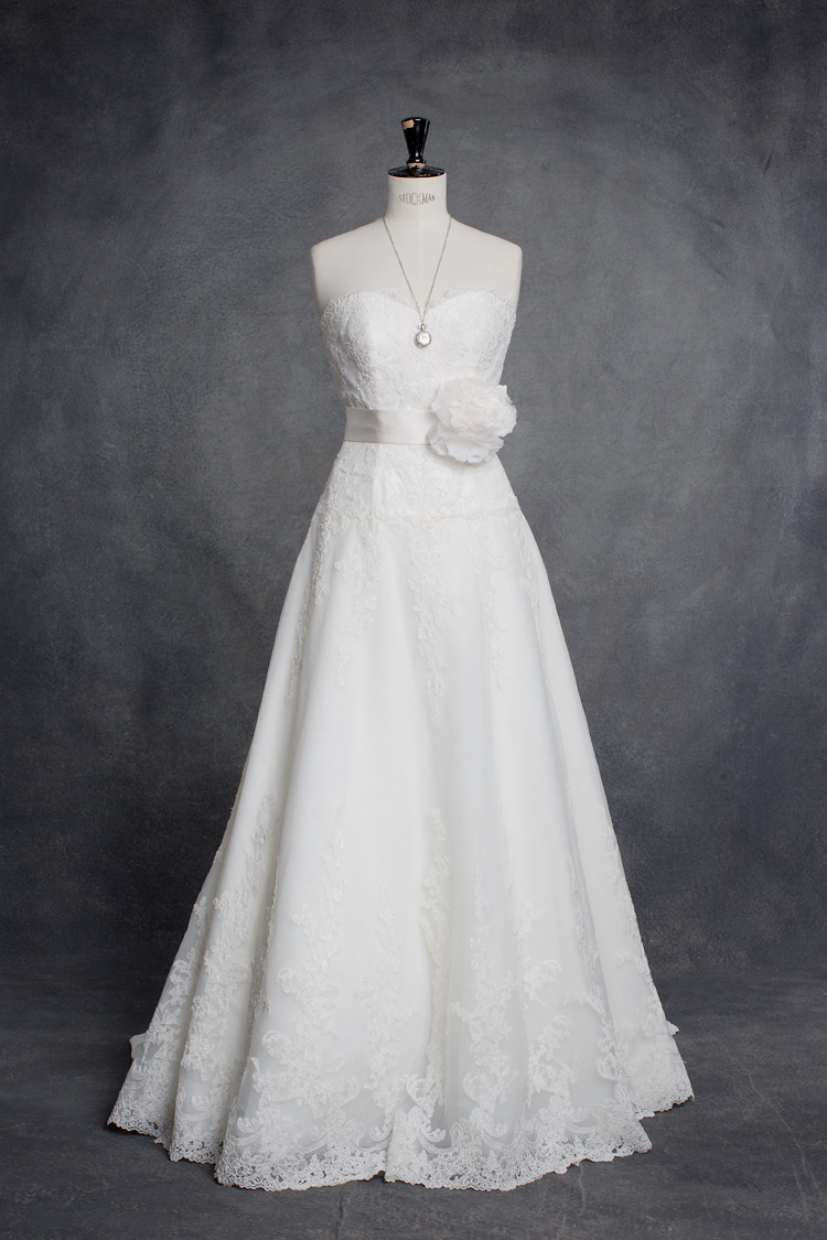 Garamaj brudklänning fotograferads i studio Stockholm Jessica Lund