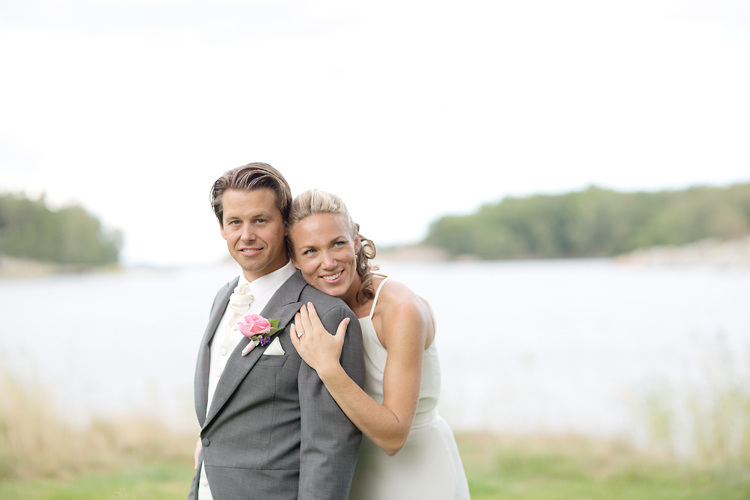 Bröllop på Utö, brudpar vid Utö Kyrka