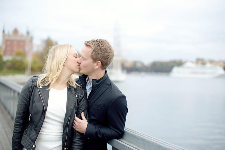 kyss på Skeppsholmsbron