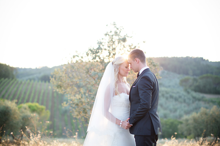 Brudpar i Toscana fotograferat av fotograf Jessica Lund