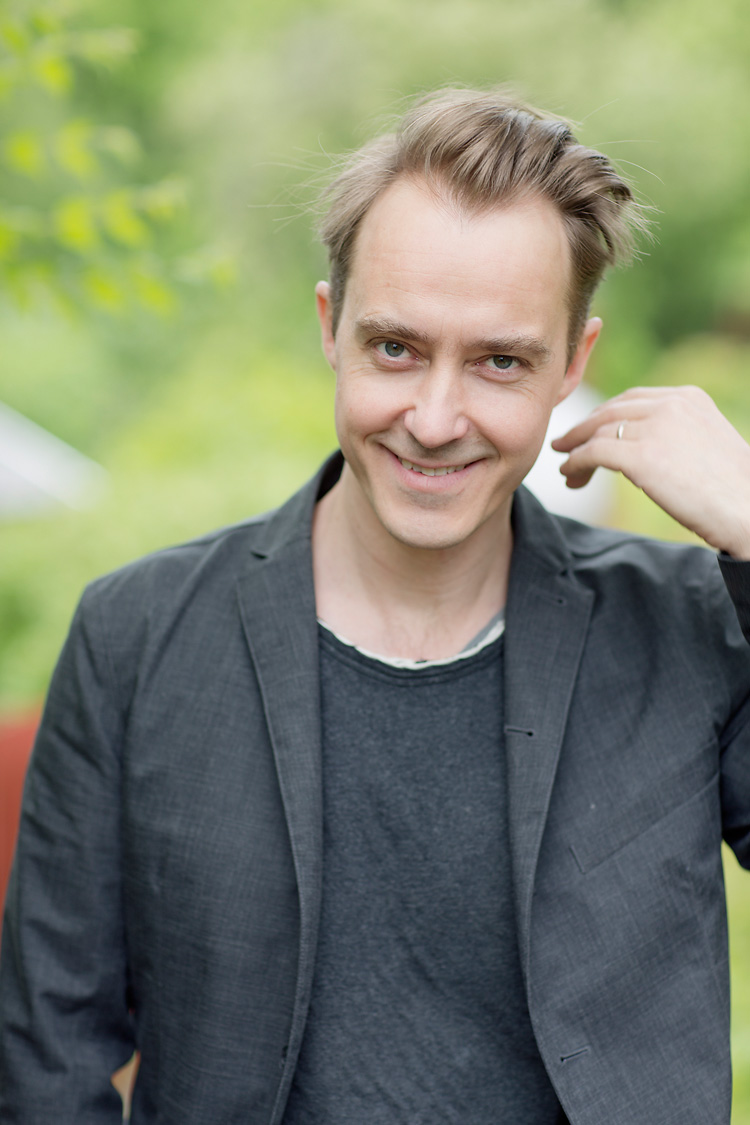 Skådespelaren och författare Jonas Karlsson