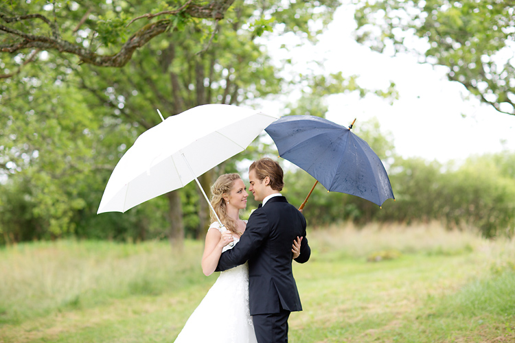 Regn på bröllopsfotografering